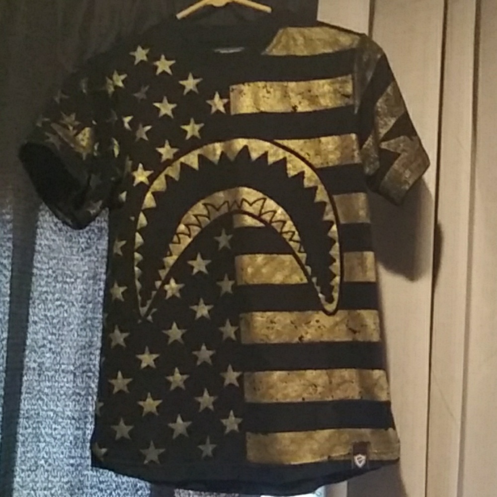 Size 18 L Junior Boys Black Gold Shark Shirt